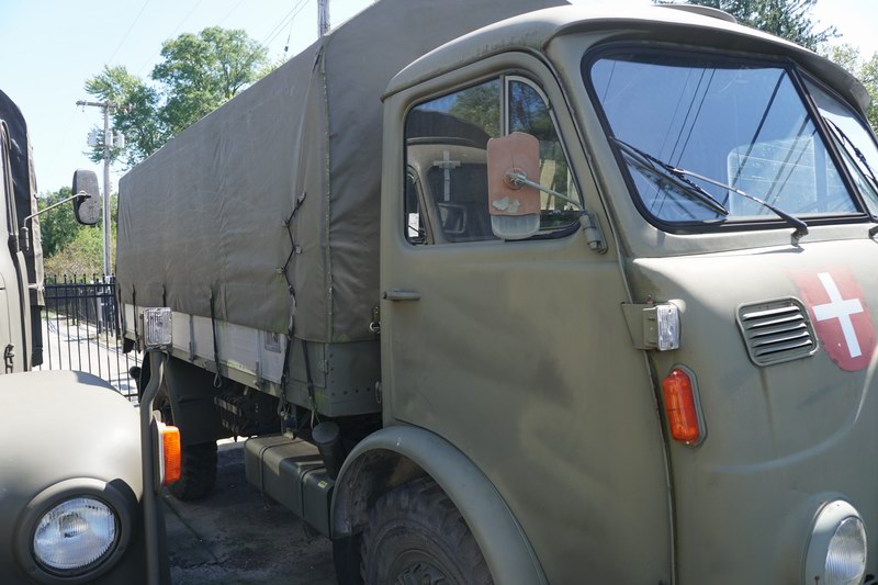 Swiss Army Truck used for cargo and troops
6.0L I ..