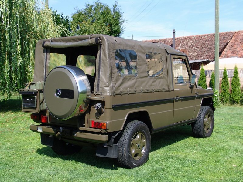 Swiss Army G Wagen. 2.3L 4 Cyl Gasoline Fuel Injec ..
