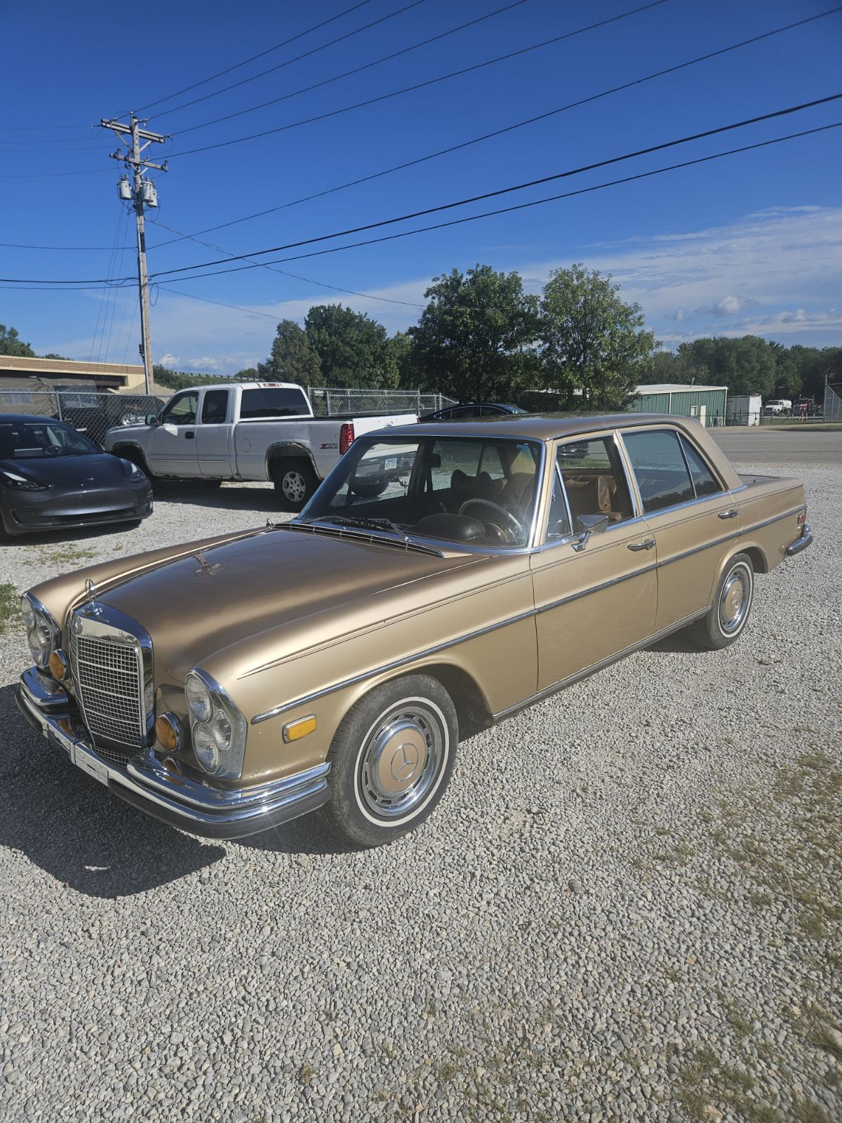 Mercedes 280SE   In running condition 
Original,  ..