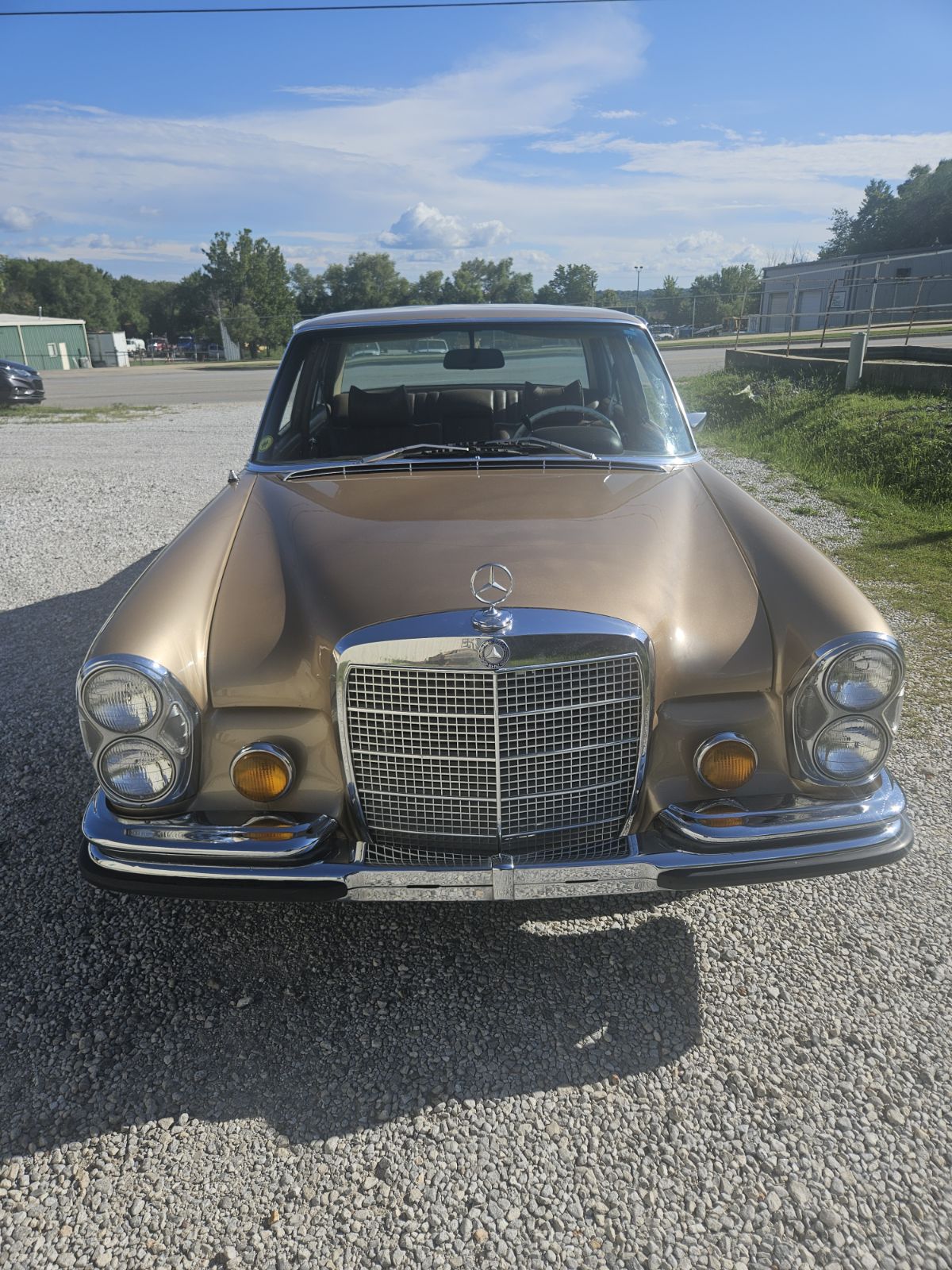 Mercedes 280SE   In running condition 
Original,  ..