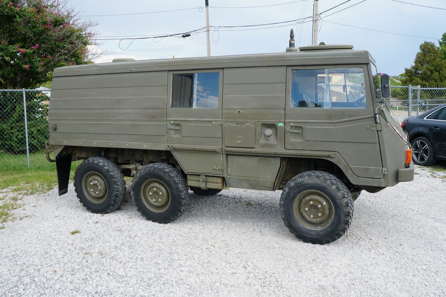 Very Rare Pinzgauer 712K Swiss Army Version
Origi ..