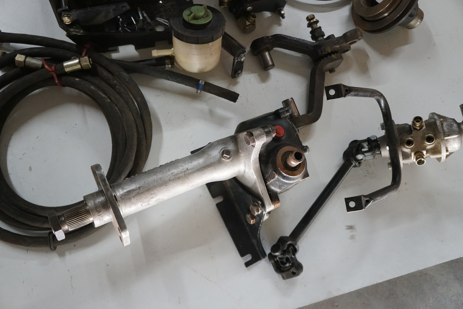 Power Steering Kit to convert any 710 or 712 Pinzg ..