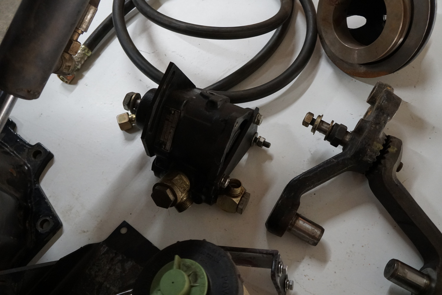 Power Steering Kit to convert any 710 or 712 Pinzg ..