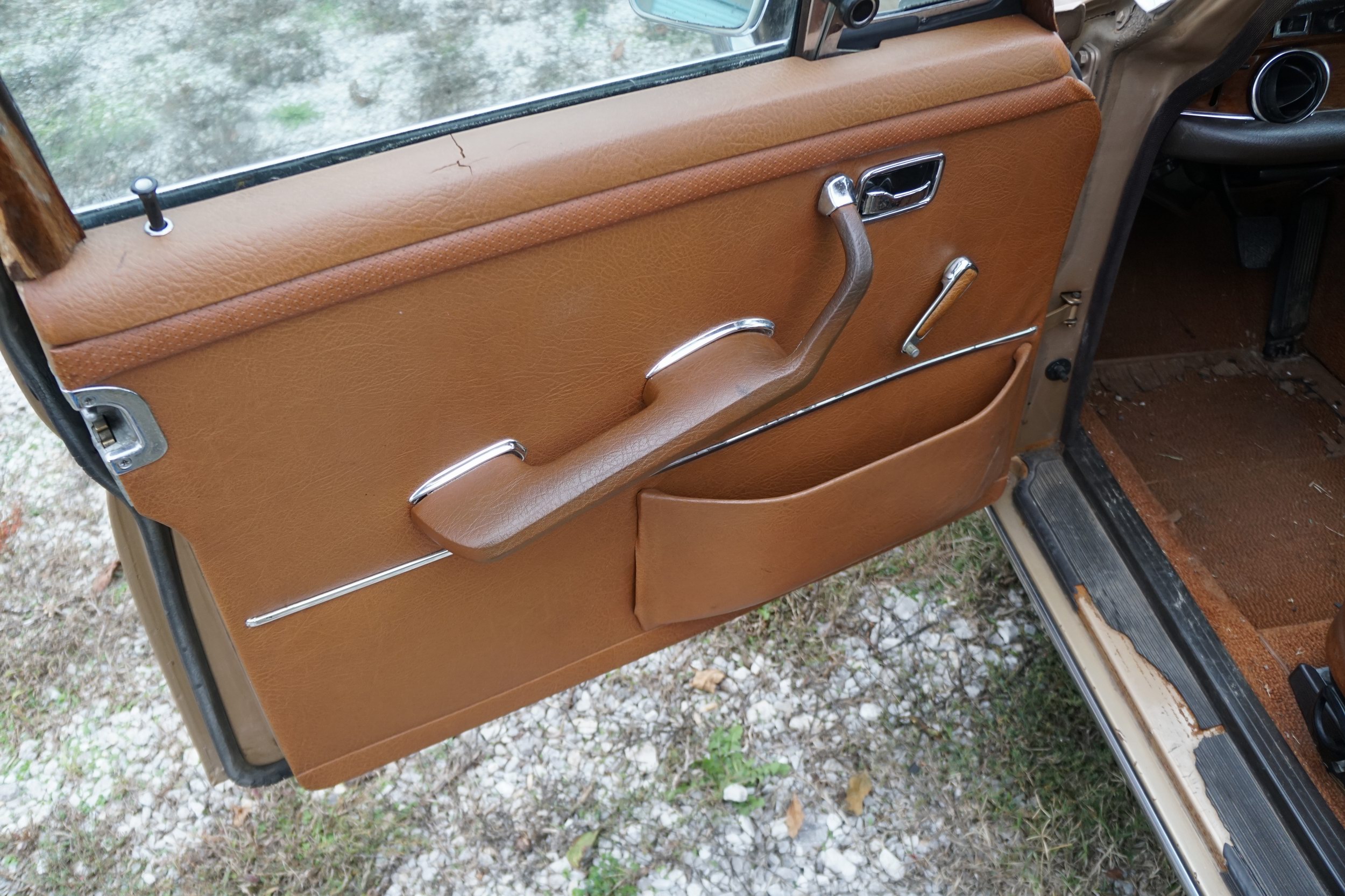 Mercedes 280SE   Starts and Drives 
All Original, ..