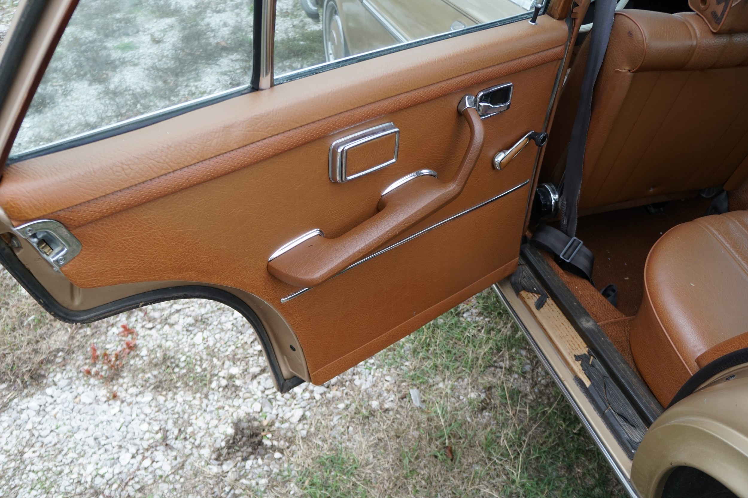 Mercedes 280SE   Starts and Drives 
All Original, ..