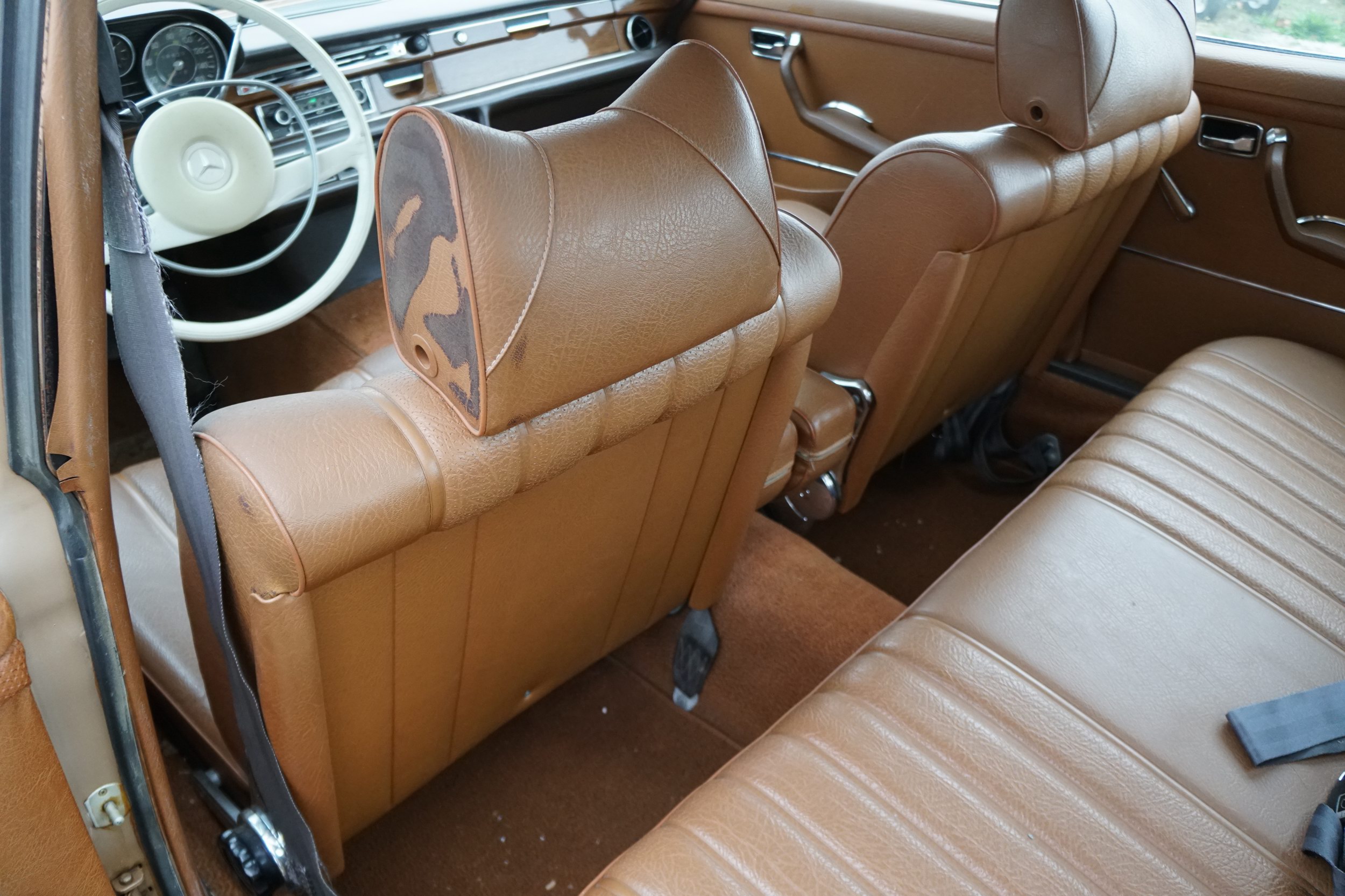 Mercedes 280SE   Starts and Drives 
All Original, ..