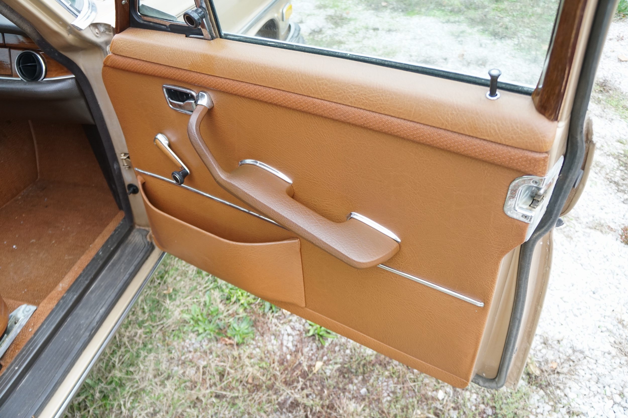 Mercedes 280SE   Starts and Drives 
All Original, ..