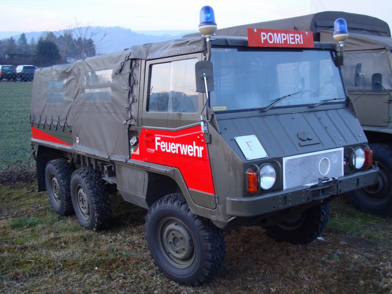 All original 6x6 Swiss Military Firetruck with ver ..