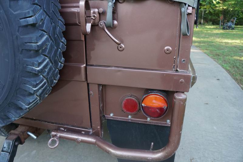 Troop Carrier with 4 rear seats. 
In good mechani ..